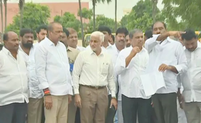 Sajjala And Vijaya Sai Visit YSRCP Plenary Campus At Guntur - Sakshi