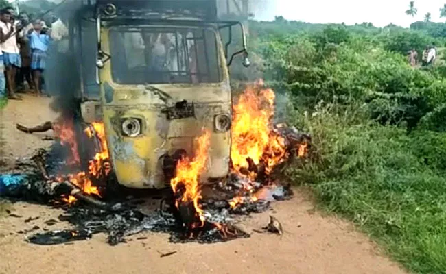 Massive Accident At Sri Sathya Sai District - Sakshi