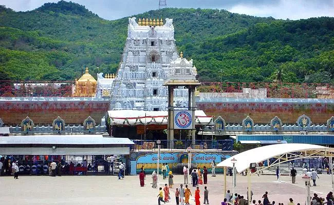 TTD Tirumala Temple Devotees Rush is normal - Sakshi