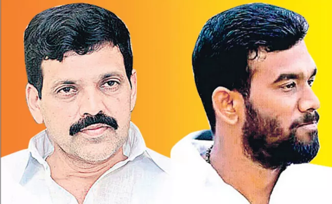 Varadapuram Suri Vs Paritala Sriram Political War Dharmavaram - Sakshi