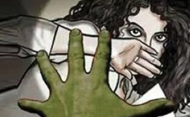 Hyderabad: Man Molest Minor At Necklace Road - Sakshi