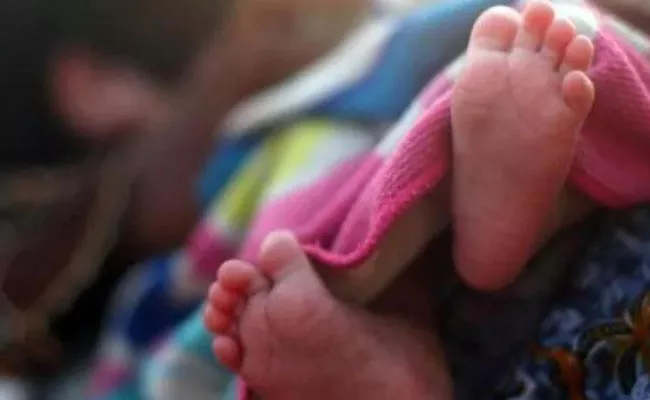 Telangana: Police Caught Infant Baby Selling Gang Khammam - Sakshi