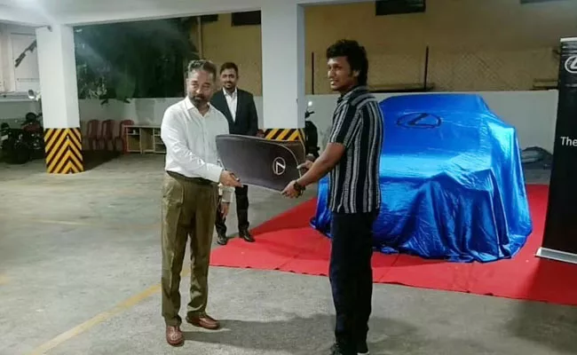 Kamal Haasan Gift a Lexus Luxury Car to Director Lokesh Kanagaraj - Sakshi