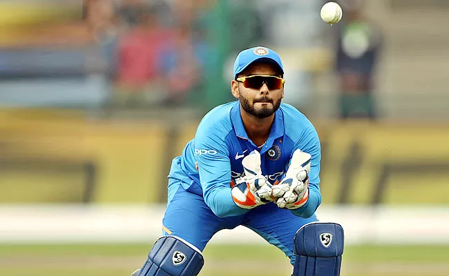 Started wicketkeeping because my father was a wicketkeeper Says Rishabh Pant - Sakshi