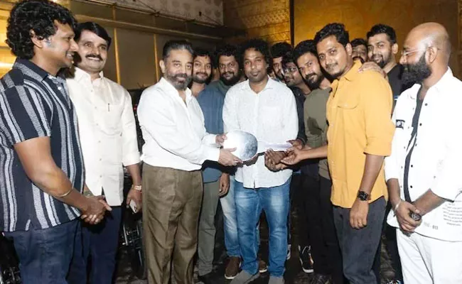 Kamal Haasan Gifts Swanky New Bikes to 13 Assistant Directors of Vikram - Sakshi