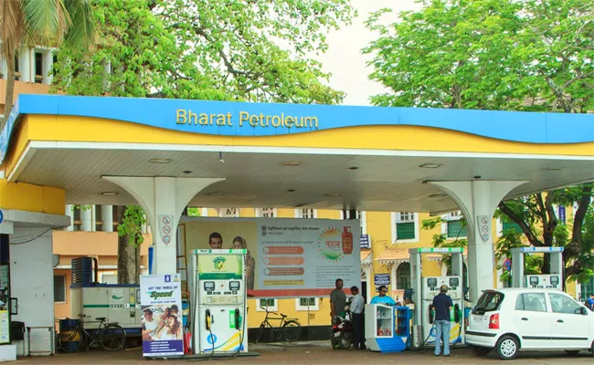 Central Govt Puts off BPCL privatization plan - Sakshi