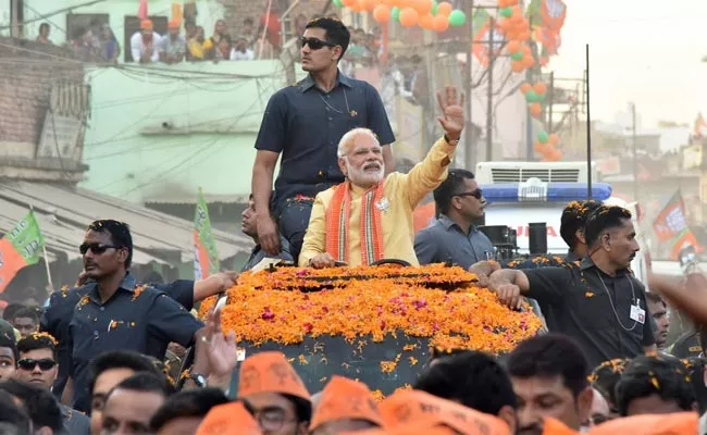 PM Narendra Modi Road Show In Hyderabad - Sakshi