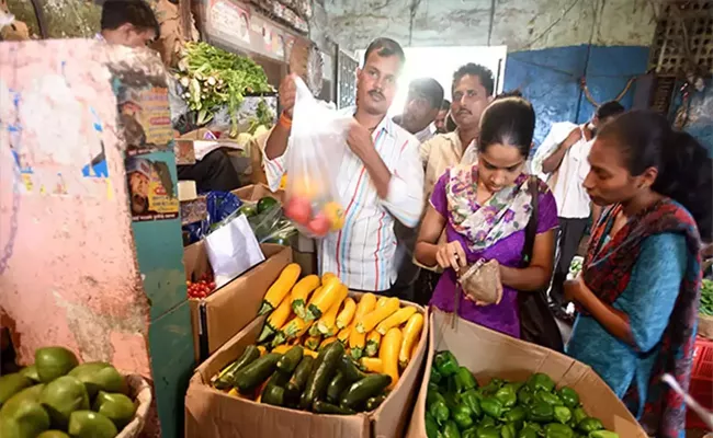 Vegetables and Fruits Available in Ration Shops in Maharashtra - Sakshi