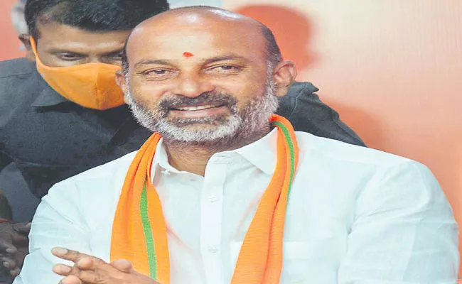 Telangana BJP Chief Sensational Comments On CM KCR - Sakshi