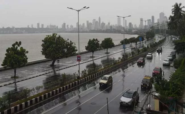 Orange Alert Issued As Heavy Rain Lashes Parts Of Mumbai - Sakshi