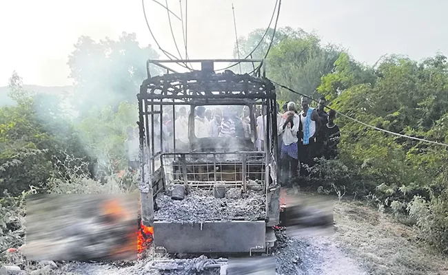 Heavy Road Accident At Sri Sathya Sai District Andhra Pradesh - Sakshi