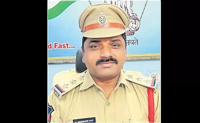 Suspended CI Nageshwar Rao Escaping From Police For Two Days - Sakshi