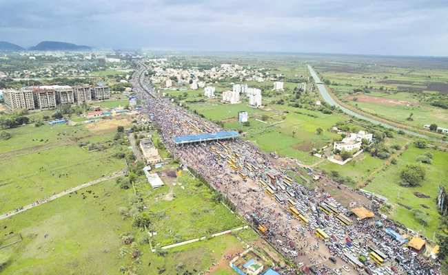 Huge Public Attend For YSRCP Plenary For CM Jagan - Sakshi