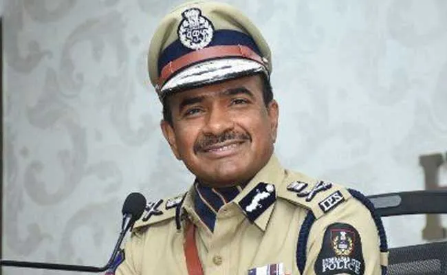 Hyderabad: City Police Commissioner CV Anand Comments On Golconda Bonalu - Sakshi