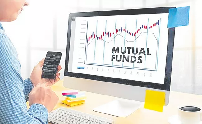 India adds over 51 lakh new mutual fund investor accounts - Sakshi