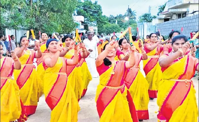 Tallapaka Temples Brahmotsavam Held With Glory In Rajampet - Sakshi