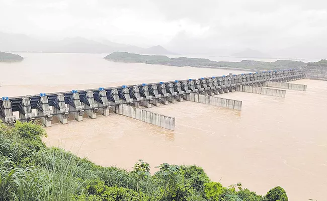 Godavari Krishna rivers flooded due to heavy rains Andhra Pradesh - Sakshi