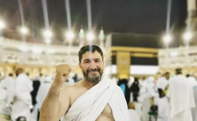 Iraqi Man Walked 6500 km on Foot From the UK to Saudi to Perform Hajj this year - Sakshi