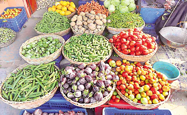 Heavy Rains In Telangana Effect Imports Vegetable Price Go Up Hyderabad - Sakshi