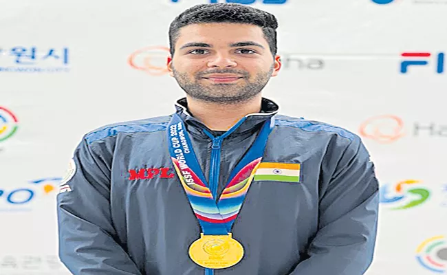 Punjab shooter Arjun Babuta strikes gold in 10m Air Rifle final - Sakshi