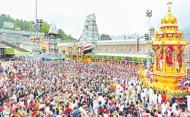 Tirumala Srivari Salakatla Brahmotsavam Among Devotees Mada Veedhi - Sakshi