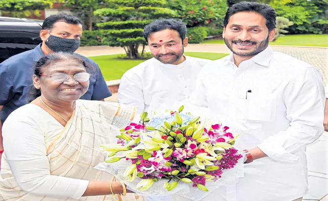 CM Jagan Comments On presidential candidate Draupadi Murmu - Sakshi