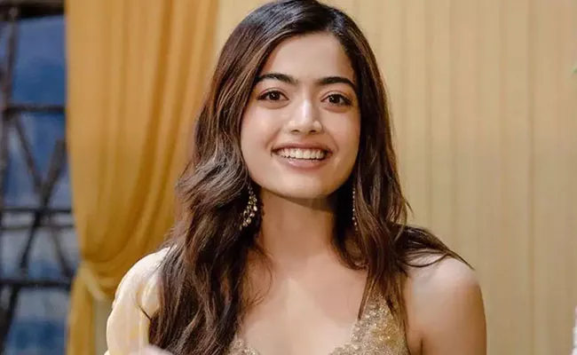 Rashmika Mandanna Introduce Her New Pet Cat Snow See Pics - Sakshi