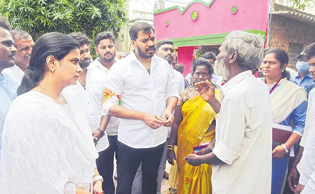 YSRCP Leaders Gadapa Gadapaki Mana Prabhutvam - Sakshi