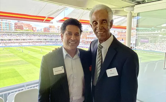 Sachin Tendulkar Shares Pic With-Sir Garfield Sobers Says Special Moment - Sakshi