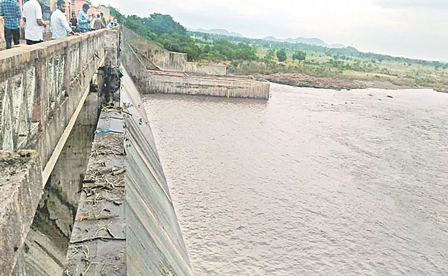 Kaddam Narayana Reddy Project Present Water Level Fallen To 3. 5 TMC - Sakshi