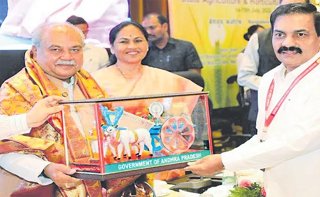 Union Minister Narendra Singh Tomar Praises AP Govt - Sakshi