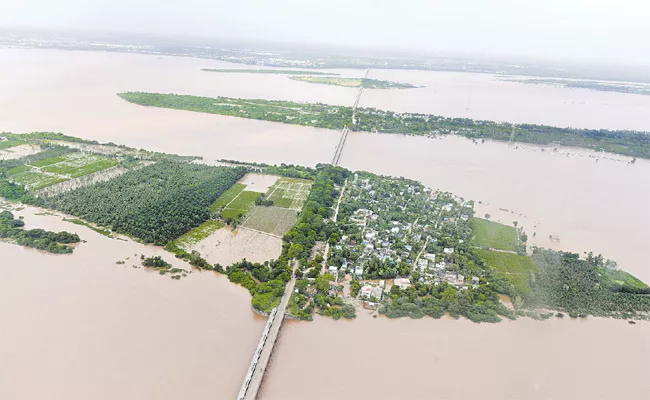 Godavari Floods Dowleswaram Barrage Third Flood Warning - Sakshi