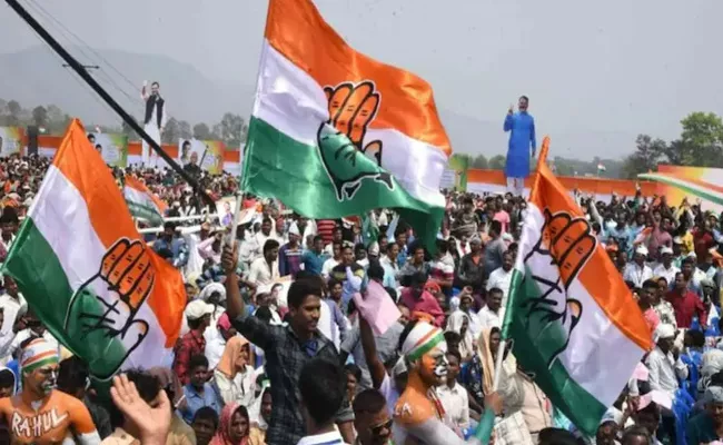 Goa Congress Shifted 5 MLAs to Chennai Fearing Poaching by BJP - Sakshi