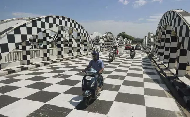 Viral Video: Bridge Painted Like A Chess Board In Tamilnadu - Sakshi