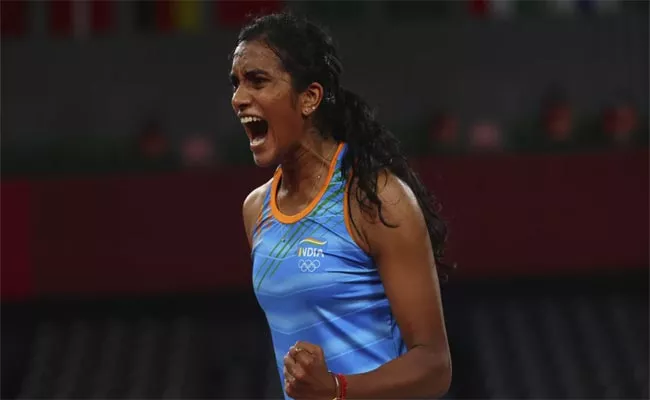 Singapore Open: PV Sindhu Storms Into Finals After Beating Saena Kawakami In Semis - Sakshi