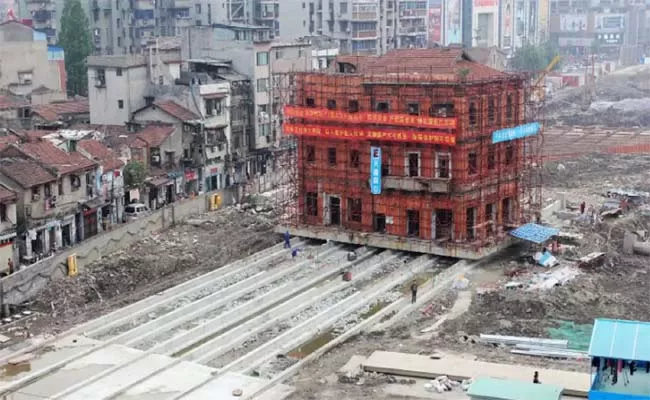 Viral Video: 100 Year Old Building Here Suddenly Started Moving - Sakshi