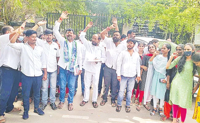 Telangana: Krishnaiah Hold Dharna At BC Welfare Building Over Gurukula Schools - Sakshi