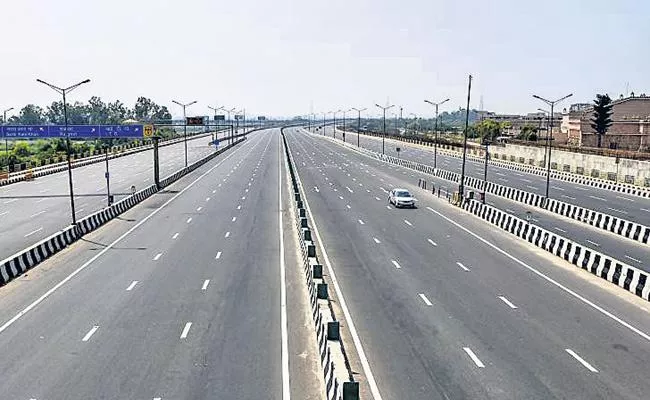 Jagananna Haritha Nagaralu Vijayawada Gannavaram Road Works - Sakshi