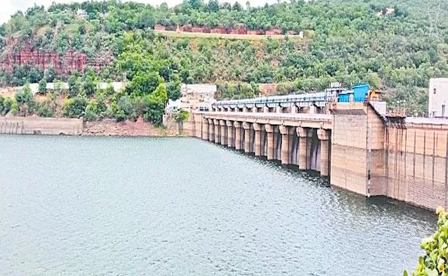 Flood surge has increased into Srisailam project - Sakshi