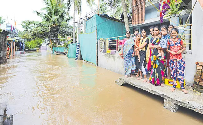 Andhra Pradesh Govt Helping Godavari Flood Effected Area People - Sakshi