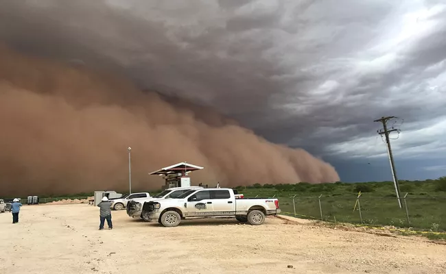 Montana crashes leave 6 dead after dust storm in USA - Sakshi