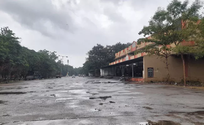 Anakapalle Jaggery Market: Bellam Sales Dip Due to Rains, Unseason - Sakshi