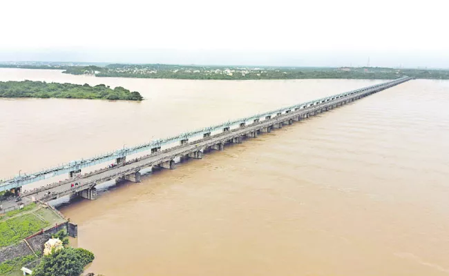 Godavari Flood Flow Reduced At Dhavaleswaram Barrage - Sakshi