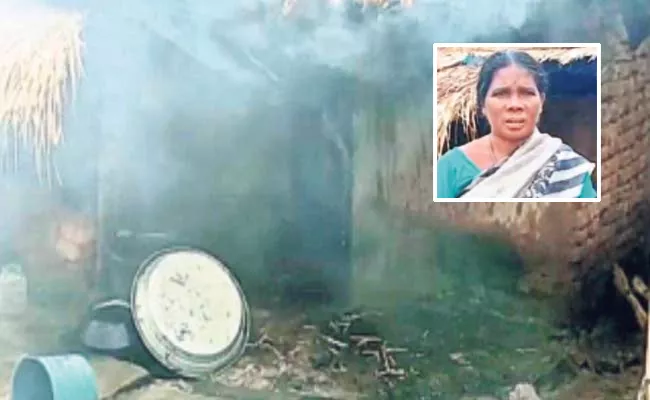 Andhra Pradesh: Gas Leak Incident Women Escaped From Danger Manyam - Sakshi