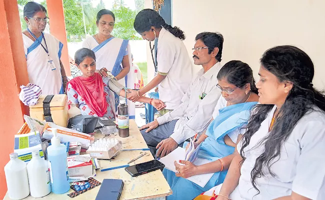 CM Jagan orders authorities in Review meeting on Godavari floods - Sakshi