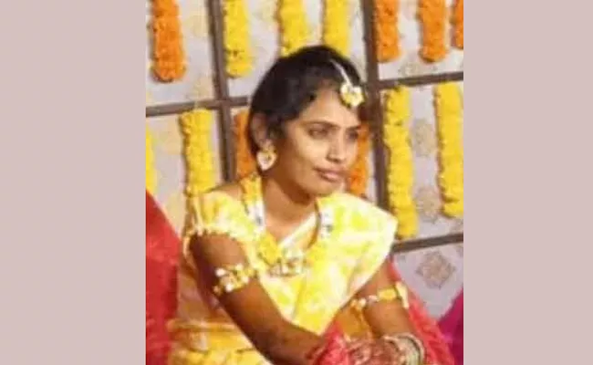 Woman Commits Suicide after 18 Months of Marriage At Bhainsa - Sakshi