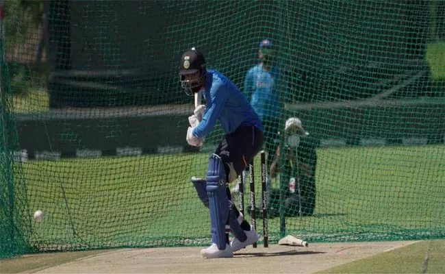 KL Rahul faces Jhulan Goswami in the nets at NCA Bengaluru - Sakshi