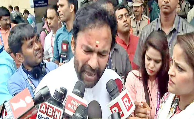 Kishan Reddy And Anurag Thakur Serious On CM KCR - Sakshi