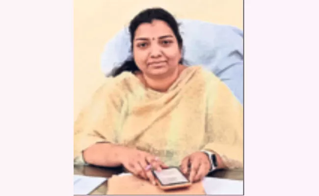 Pramila Elected As Madanapalle Municipal Commissioner - Sakshi