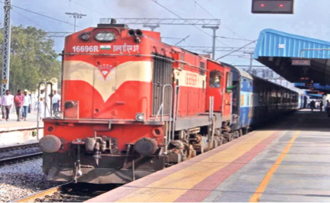 Intercity Express Train Rayalaseema First Wave Corona Cancel - Sakshi